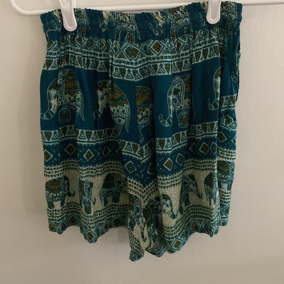 Women’s elephant printed shorts size M - Picture 2 of 3